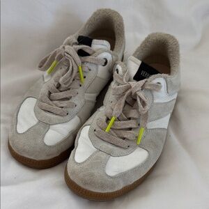 Verbenas White and Gray Sneakers with Neon Details